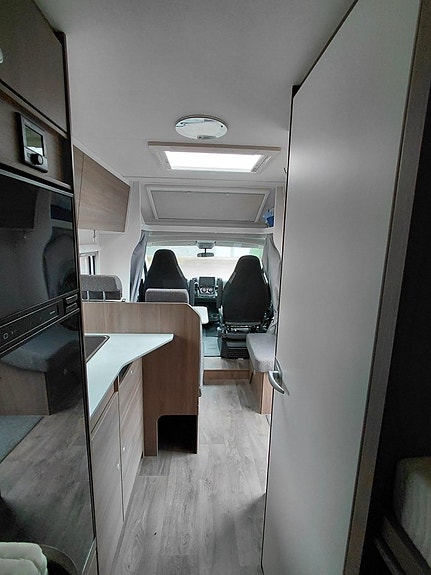 Carado T338 S HC-Edition Långbäddar, 350 mil!!, automatlåda, markis med mer! 10 of 19