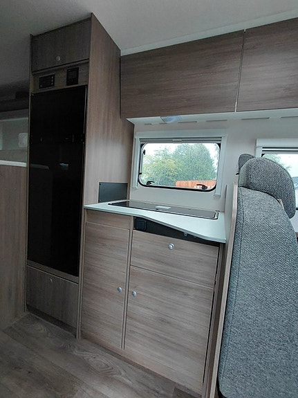 Carado T338 S HC-Edition Långbäddar, 350 mil!!, automatlåda, markis med mer! 11 of 19
