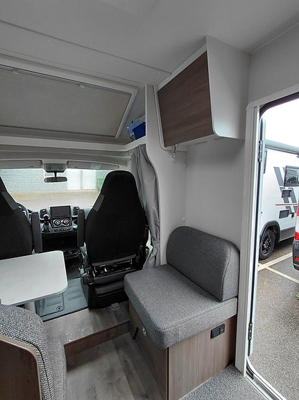 Carado T338 S HC-Edition Långbäddar, 350 mil!!, automatlåda, markis med mer! 9 of 19