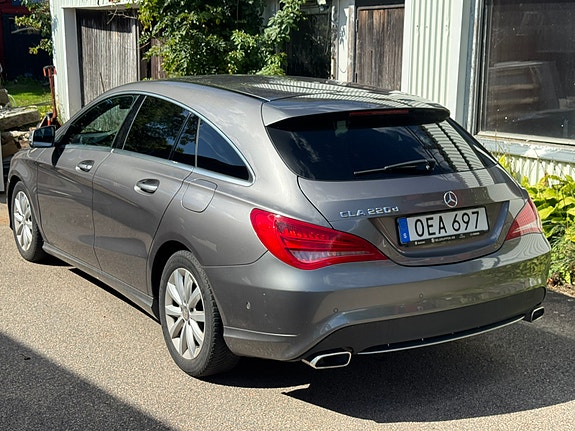 Mercedes-Benz CLA220 d 2 of 3