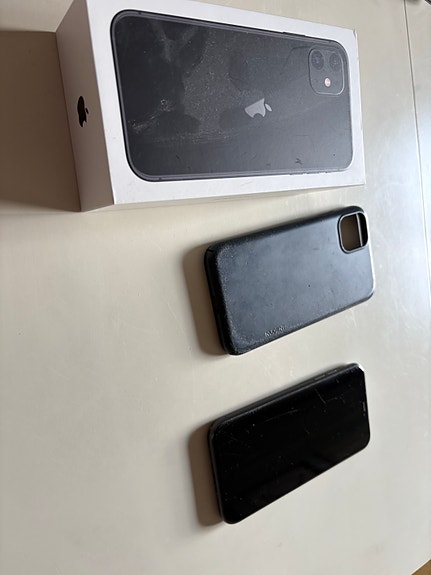 iPhone 11 128GB image 3