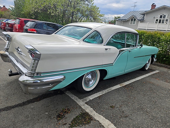 Oldsmobile 2 of 3
