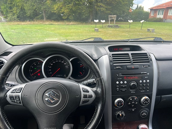 Suzuki Grand Vitara 3 of 4