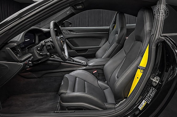 Porsche 911 GT3 9 of 13