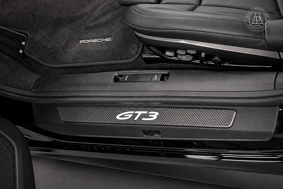 Porsche 911 GT3 6 of 13