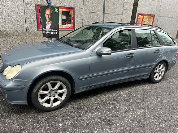 Mercedes-Benz C180 3 of 5