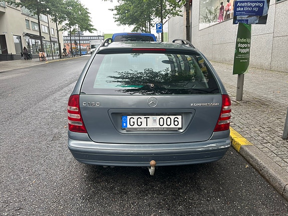 Mercedes-Benz C180 2 of 5