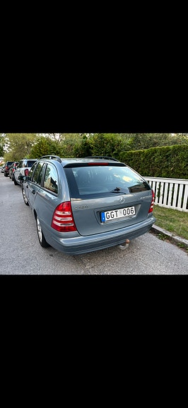 Mercedes-Benz C180 7 of 8