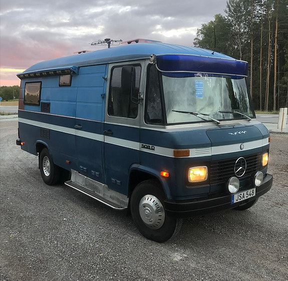 Mercedes-Benz 508D 3 of 13