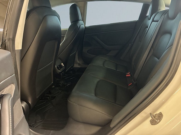 Tesla Model 3 13 of 18