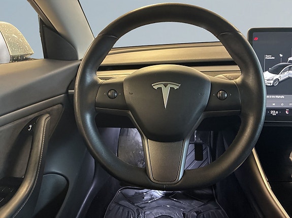 Tesla Model 3 9 of 18