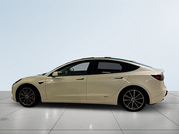 Tesla Model 3 4 of 18