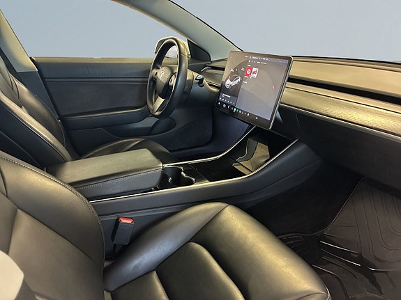 Tesla Model 3 10 of 18