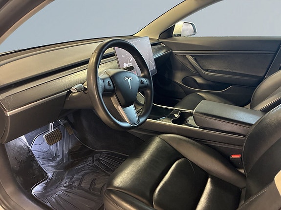 Tesla Model 3 7 of 18