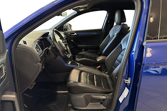 Volkswagen T-Roc 8 of 12
