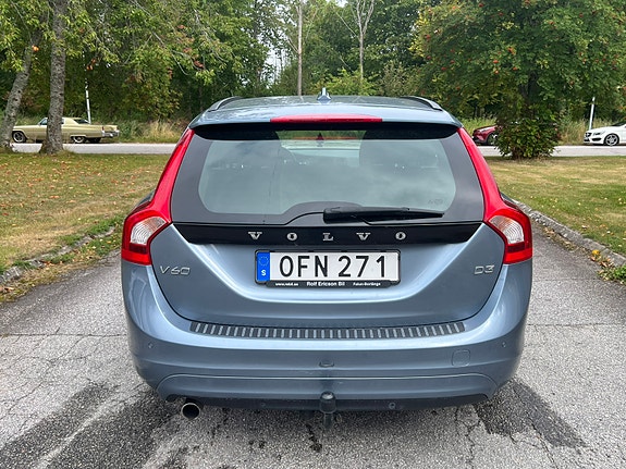 Volvo V60 2 of 7