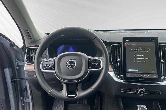 Volvo XC90 10 of 13