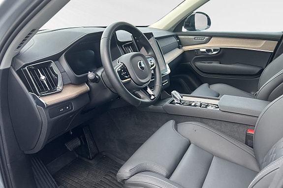 Volvo XC90 8 of 13