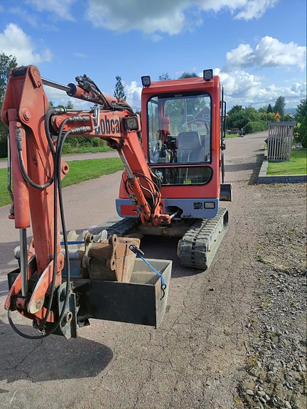 Bobcat 325G 3 of 9