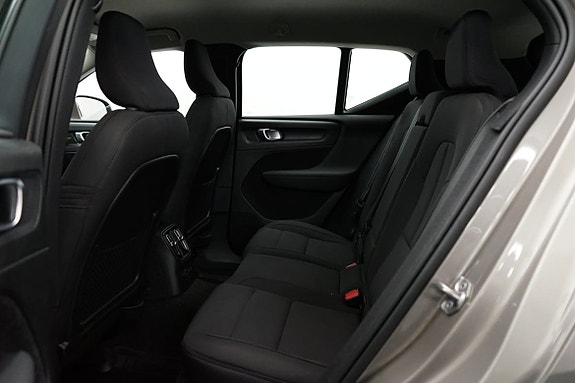 Volvo XC40 7 of 20