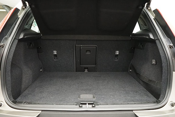Volvo XC40 8 of 20