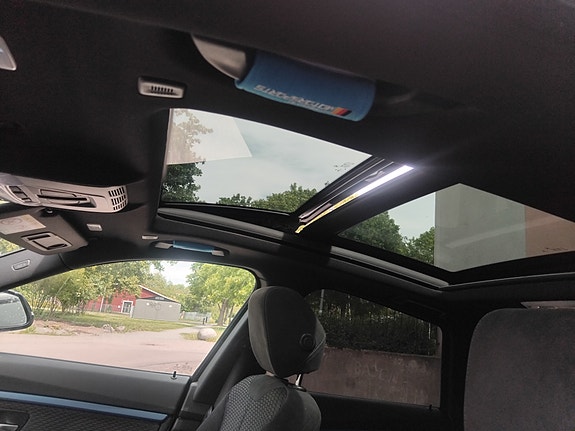 BMW 330d 8 of 17