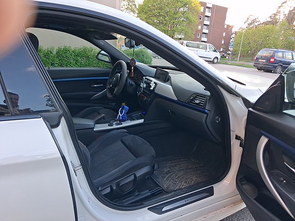 BMW 330d 12 of 17