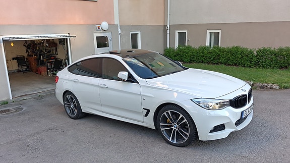 BMW 330d 3 of 17