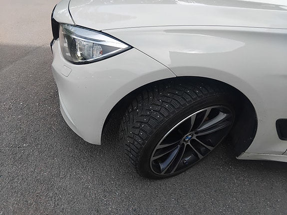 BMW 330d 6 of 17