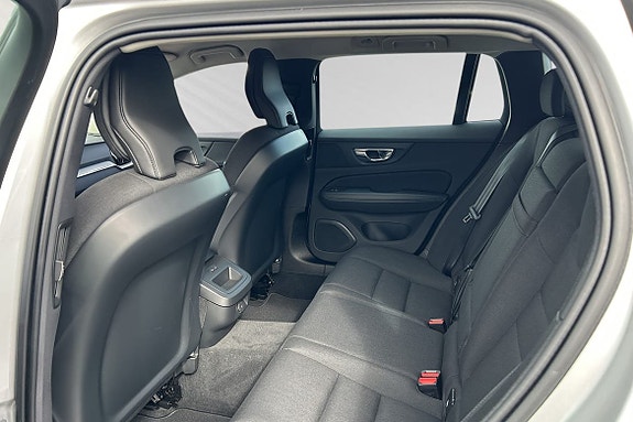 Volvo V60 Cross Country 9 of 12