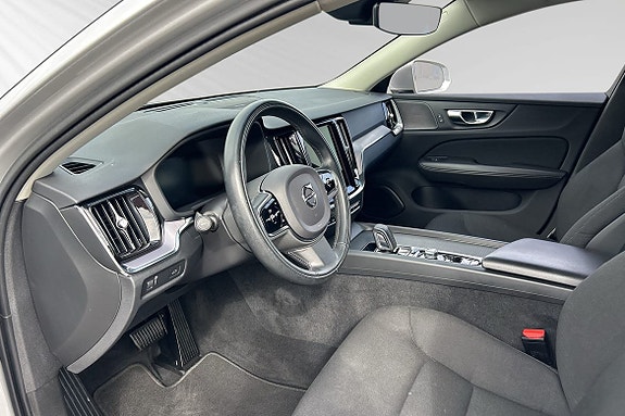 Volvo V60 Cross Country 8 of 12