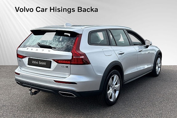 Volvo V60 Cross Country 6 of 12