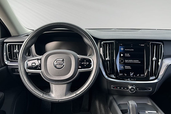 Volvo V60 Cross Country 10 of 12