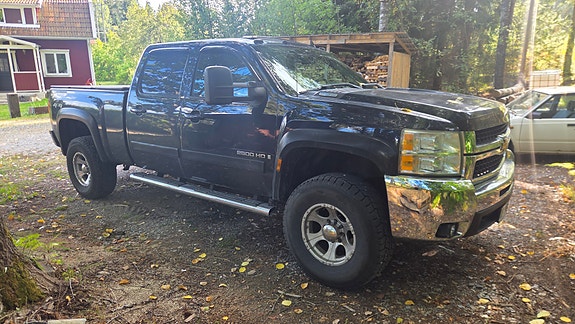 Chevrolet Silverado 2500 2 of 5
