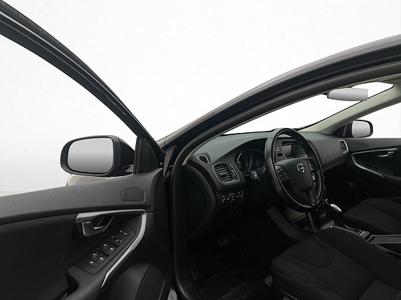 Volvo V40 10 of 28