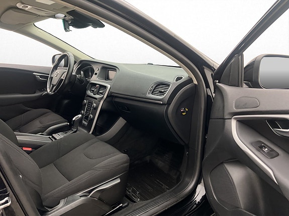 Volvo V40 21 of 28