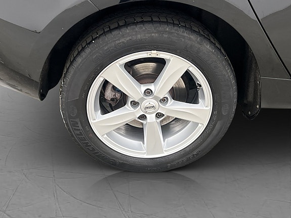 Volvo V40 27 of 28
