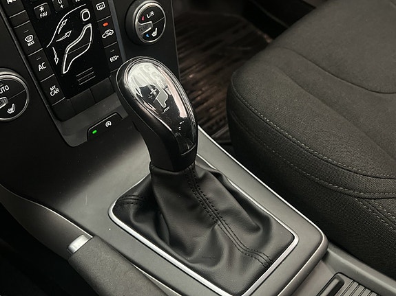 Volvo V40 20 of 28