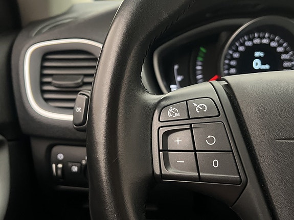 Volvo V40 15 of 28