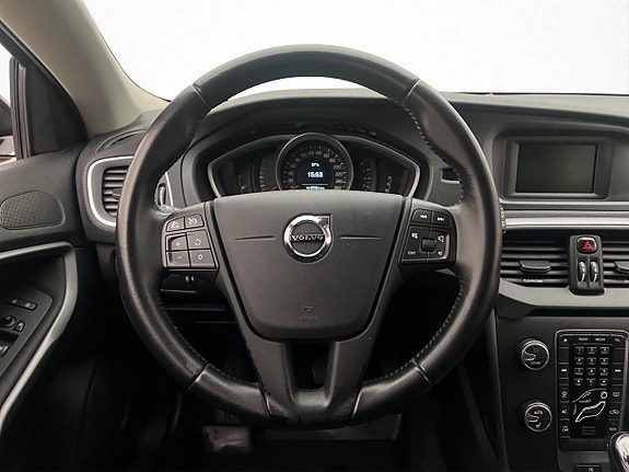Volvo V40 13 of 28