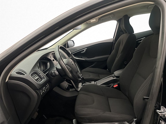 Volvo V40 11 of 28