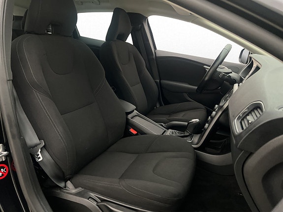 Volvo V40 22 of 28