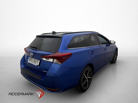 Toyota Auris 8 of 30