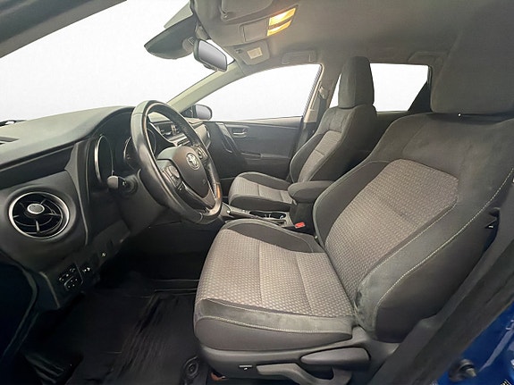Toyota Auris 11 of 30