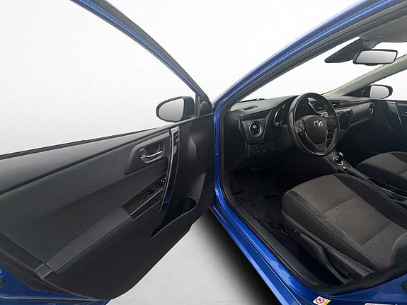 Toyota Auris 10 of 30