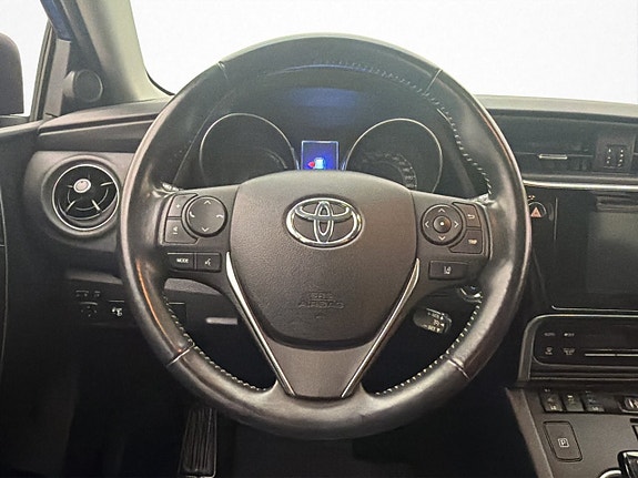 Toyota Auris 13 of 30