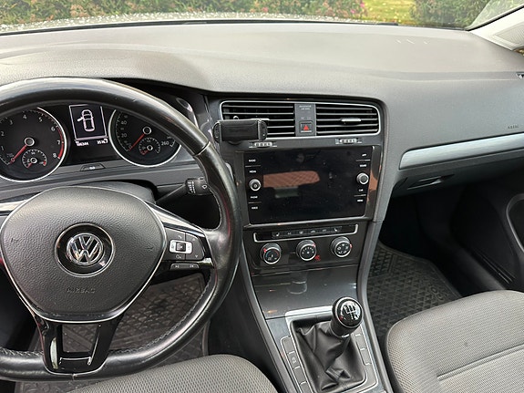 Volkswagen Golf VII 6 of 17