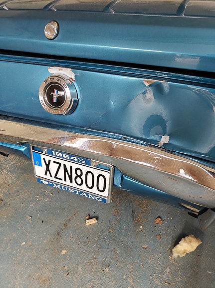Ford Mustang 4 of 5