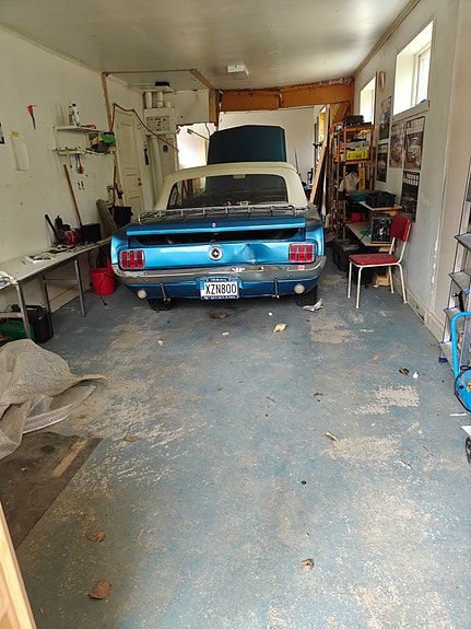 Ford Mustang 3 of 5