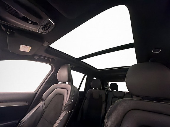 Volvo XC90 14 of 30